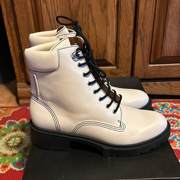 Coach Lorimer Leather Chalk Colered Boots Size 7 BRAND NEW - Picture 3 of 8
